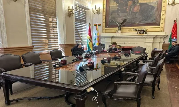Se posterga por segunda vez la sesión para promulgar la ley que congela el incremento del pasaje