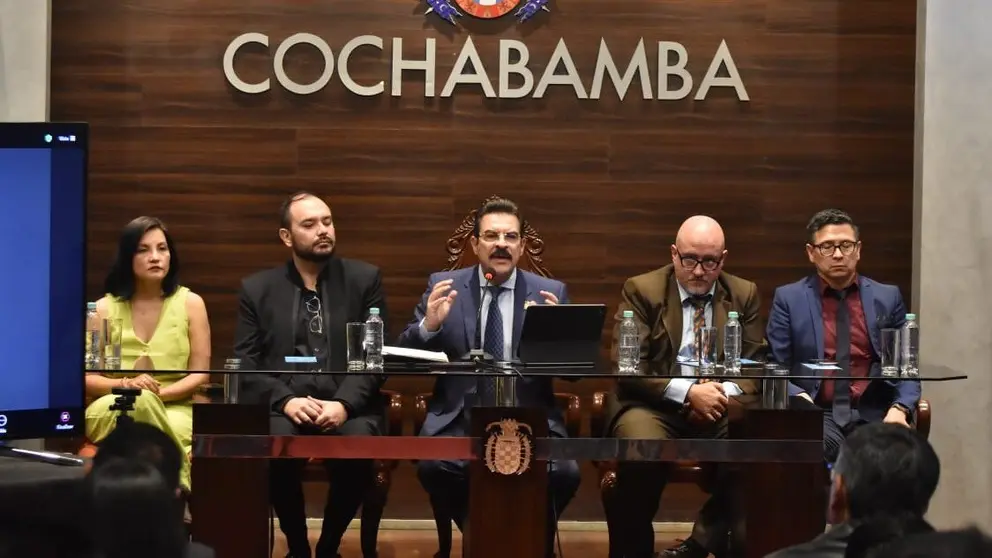 Manfred: “Si el día de hoy no se llevan la basura, yo voy a rescindir el contrato con la empresa”