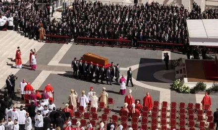 Líderes mundiales y cientos de miles de feligreses despiden al papa Francisco en Roma