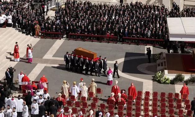 Líderes mundiales y cientos de miles de feligreses despiden al papa Francisco en Roma