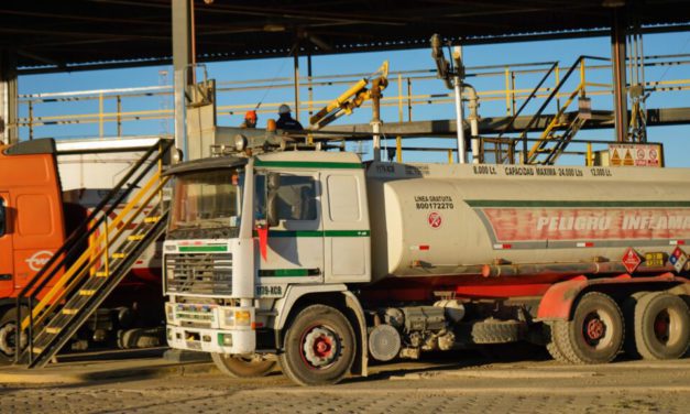 «Son un montón de ataques políticos»: YPFB alista un foro para contrarrestar las denuncias contra Botrading y el supuesto sobreprecio del combustible