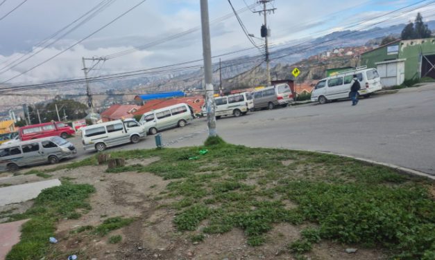 Los bloqueos se mantienen en La Paz; choferes dicen que presión seguirá hasta que Chambilla anule la norma