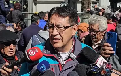 Pasaje de Bs 2,40 está vigente y promulgación de la ley en el Concejo es un hecho delictivo, señala alcaldía paceña