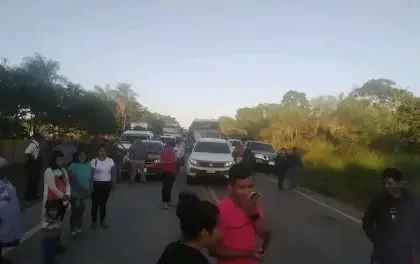 Bloquean Cuatro Cañadas y la ruta Bioceánica para exigir la destitución de una asambleísta