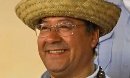 Arce dice que la “derecha” eleva precios de productos y del dólar para “poner a toda la población contra el Gobierno”