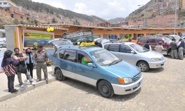 Reanudan viajes a Yungas tras acuerdo por combustible y vías
