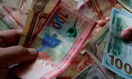 Dólar paralelo sobrepasa los Bs 15 y exdirector del BCB afirma que el ‘retroactivo’ empujará más al alza