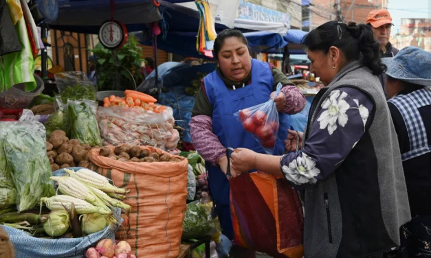 44% de consumidores en el país busca ahorrar más debido a la crisis económica, según estudio