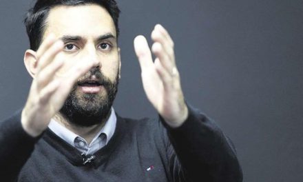 Del Castillo exige explicaciones a Evo sobre asalto militar
