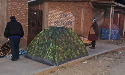 Vecinos de K’ara K’ara bloquean ingreso de basura al botadero