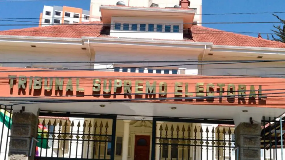 Elecciones: último día de inscripción de candidatos; Policía custodia el TSE