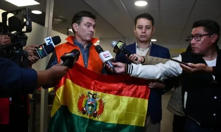 ‘Estamos cansados de lo mismo’: excapitán Lara se alía con Paz y llama a líderes nuevos