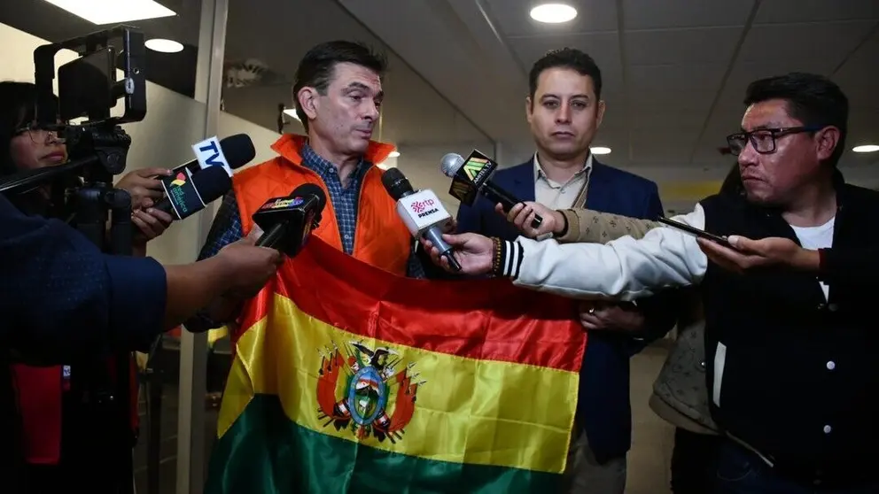 ‘Estamos cansados de lo mismo’: excapitán Lara se alía con Paz y llama a líderes nuevos
