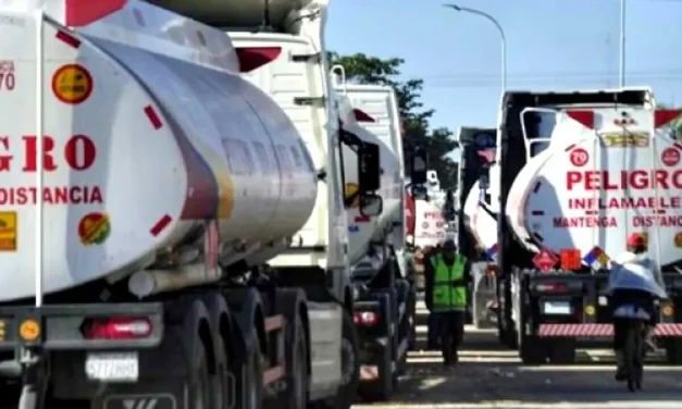 Combustible: YPFB arranca despachos; prevén normalizar el abastecimiento en la semana
