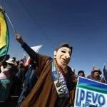 Día ‘D’: marcha que pide inscribir candidatura de Evo se dirige al TSE, en La Paz