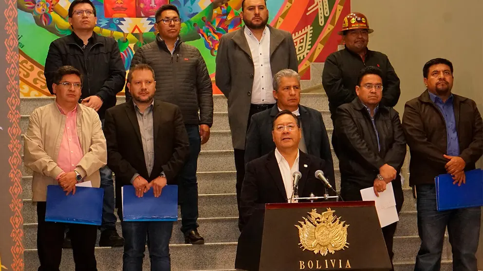 Arce garantiza desde el lunes abastecimiento de combustible y anuncia diferentes medidas
