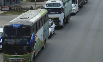 Solo el 35% de buses opera por falta de diésel