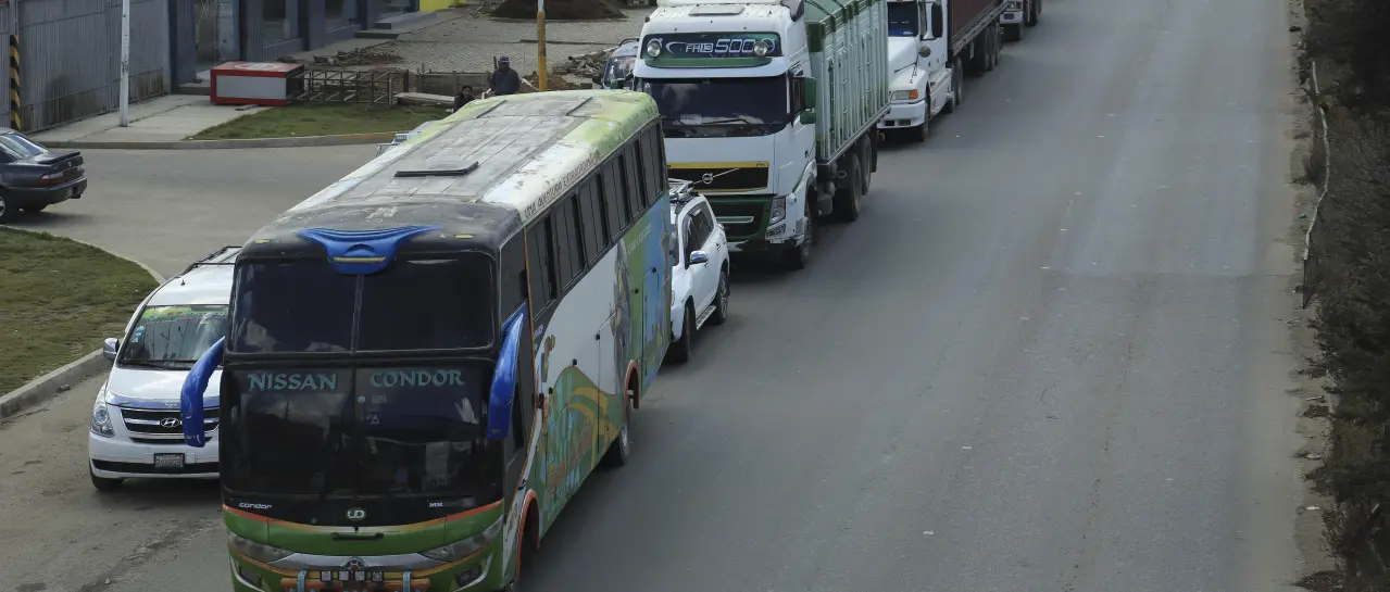 Solo el 35% de buses opera por falta de diésel