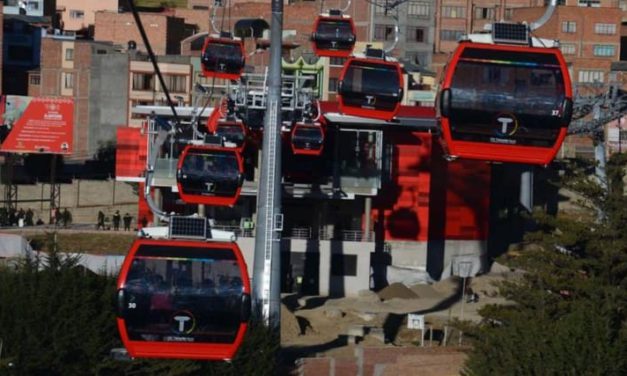 Evo reconoce que gastaron dinero de la jubilación para construir teleféricos en La Paz