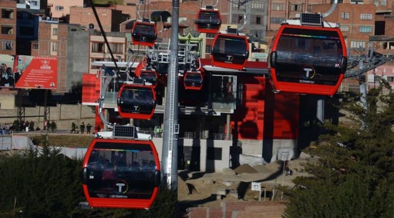 Evo reconoce que gastaron dinero de la jubilación para construir teleféricos en La Paz