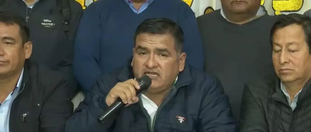 Transporte cruceño: “Si no hay solución a la falta de combustible hasta el martes queremos la renuncia del presidente Arce”