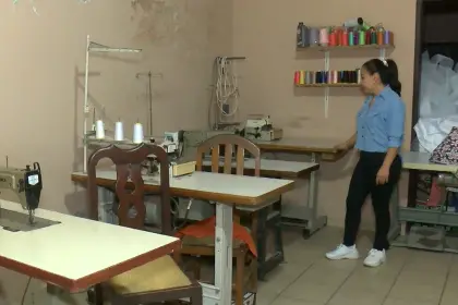 “Duele tener que cerrar un negocio”, microempresarios venden equipos y despiden personal ante la crisis 