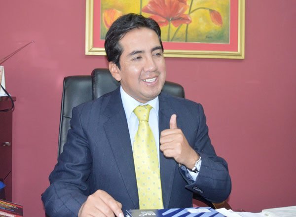 El abogado Williams Bascopé es candidato a segundo plurinominal por APB Súmate de Reyes Villa