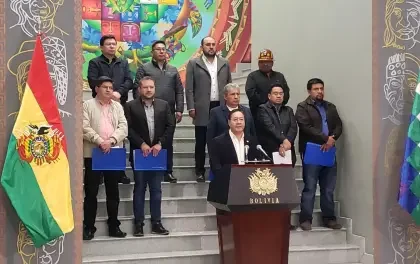 Tras dos semanas con filas por combustibles, Arce dice que “desde el 26 de mayo regularizará al 100% el abastecimiento” 