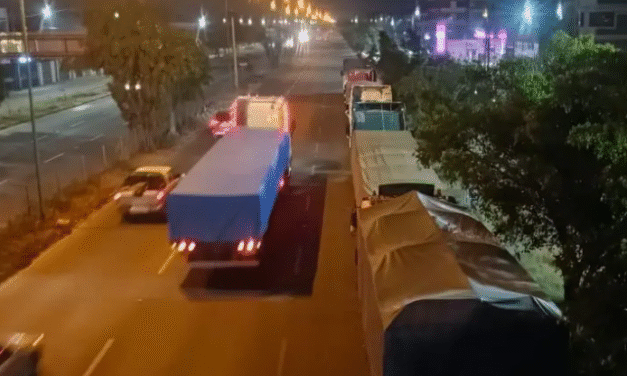 Filas por combustible colapsan surtidores del eje central