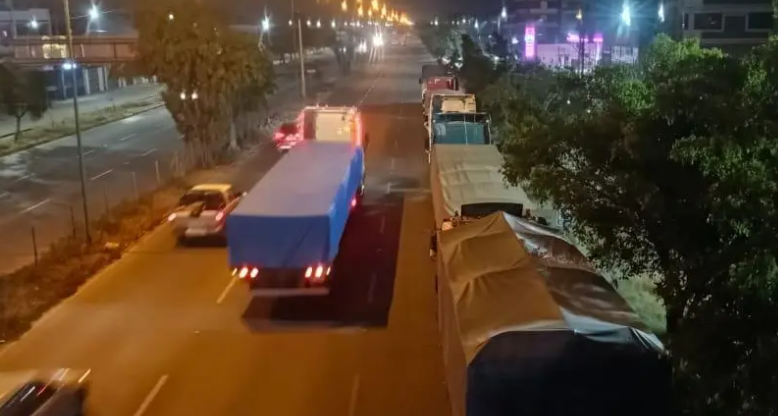 Filas por combustible colapsan surtidores del eje central