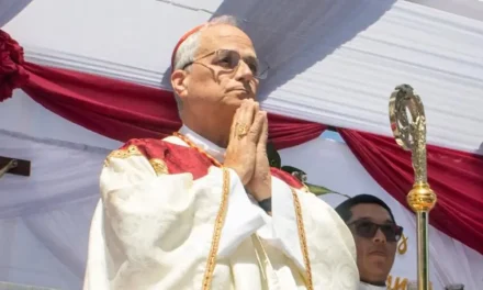 León XIV denuncia el declive de la fe en favor del dinero y poder