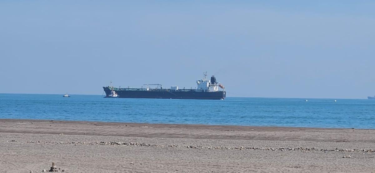 Reportan que suspendieron descarga de combustible en terminal de YPFB en Arica