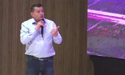 Jhonny Fernández arremete contra el Concejo arropado por gremiales y transportistas