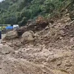 Nuevo derrumbe en la ruta nueva Cochabamba – Santa Cruz; transportistas denuncian retrasos por el estado de las vías