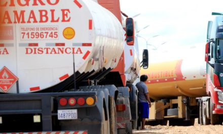Cisterneros no importarán combustibles y transporte ingresa en emergencia