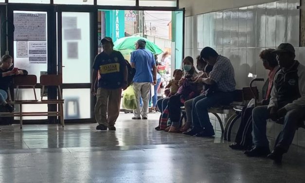 Autoridades en salud exigen al Gobierno el desembolso urgente de recursos para garantizar atención hospitalaria en Santa Cruz