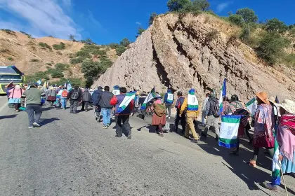 Los evistas parten de Parotani rumbo a La Paz con amenazas contra el Gobierno; dicen que Evo los acompaña, pero no lo exponen