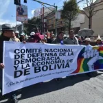 Evistas marchan en el centro de La Paz para exigir la inscripción de Evo y la renuncia de Arce