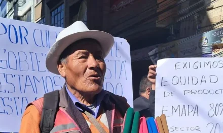 Abarroteros cierran tiendas por crisis y escasez en La Paz