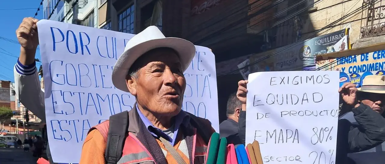 Abarroteros cierran tiendas por crisis y escasez en La Paz