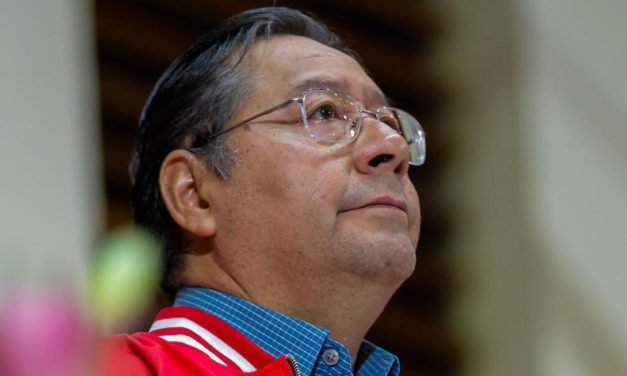 Luis Arce enfrenta presiones para declinar su candidatura