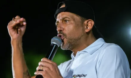 “Falta poco, falta poco”, afirma Camacho al llegar a su audiencia de pedido de libertad