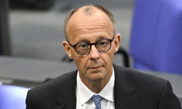 El conservador Merz logra ser canciller de Alemania, pero su elección expone una coalición frágil y dividida