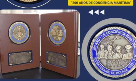 Armada Boliviana presenta moneda conmemorativa del Bicentenario «200 años de conciencia marítima»