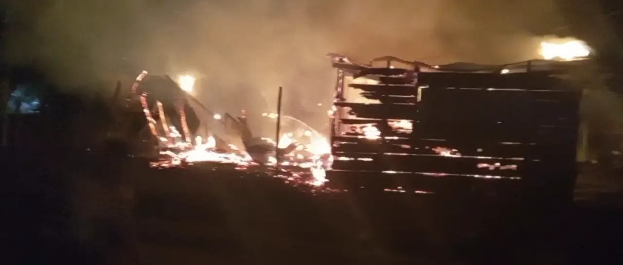 Incendio en San Julián destruye 20 casetas comerciales