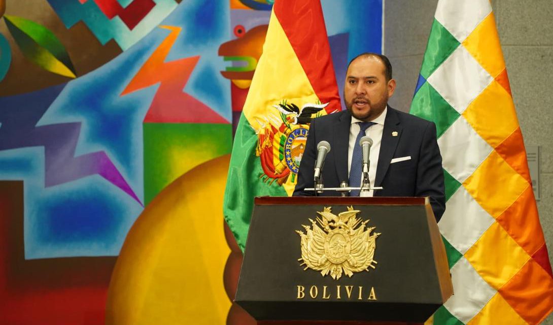 Roberto Ríos es posesionado como nuevo ministro de Gobierno