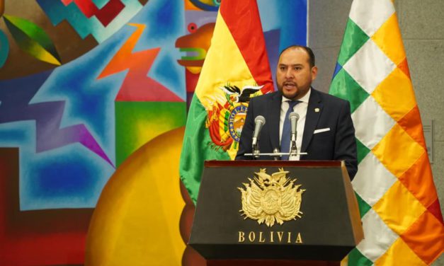 Roberto Ríos es posesionado como nuevo ministro de Gobierno