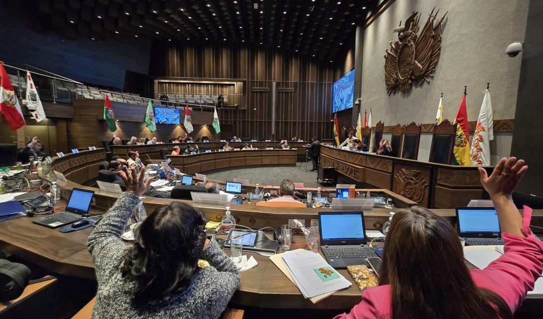Senado vuelve a aplazar ley clave para elecciones
