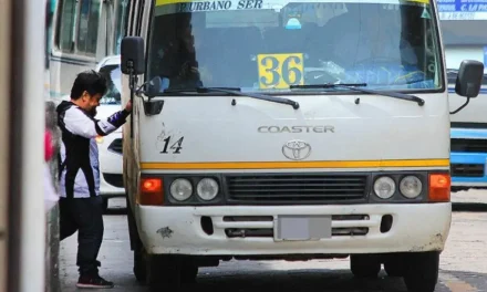 Solo el 40% del transporte urbano está operativo