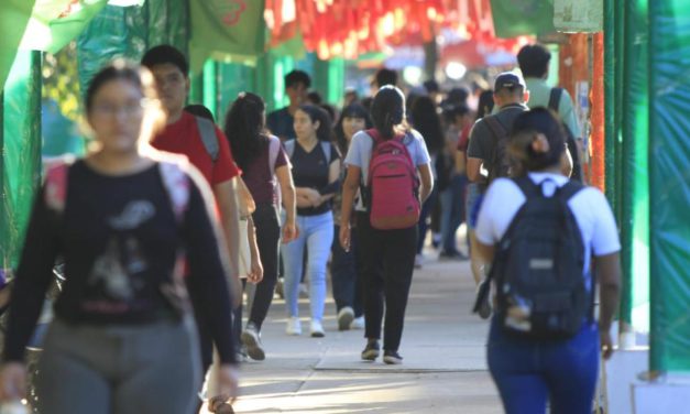 En crisis, los universitarios se vuelven multioficios para poder seguir estudiando